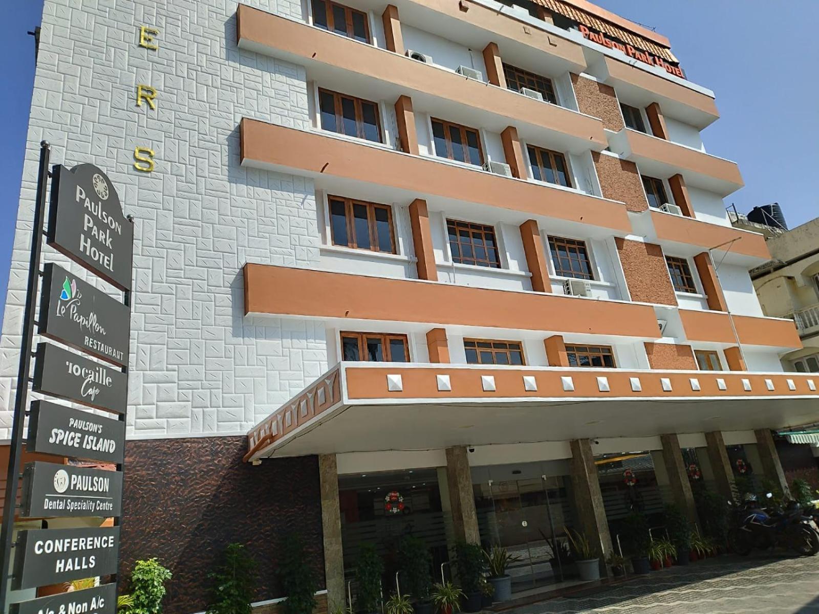 Paulson Park Hotel Kochi ภายนอก รูปภาพ